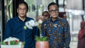 Menteri Keuangan Purbaya Yudhi Sadewa (kiri) bersama COO Danantara yang juga Kepala BP BUMN Dony Oskaria (kanan) keluar ruangan usai pertemuan di Kantor Kementerian Keuangan, Jakarta, Rabu (5/8/2026). COO Danantara yang juga Kepala BP BUMN Dony Oskar
