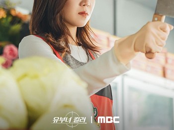 Dalam drama yang sukses meraih rating 8% ini, sang aktris berperan sebagai Yoo Bo Na yang menjalani kehidupan ganda, Beauties./ Foto: instagram.com/mbcdrama_now