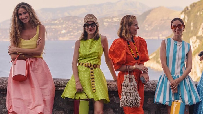 Tips Styling Outfit Warna-Warni untuk Musim Panas