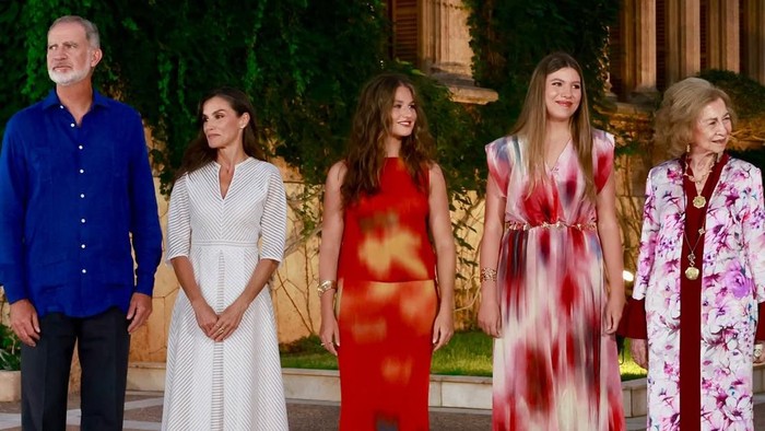 Putri Leonor dan Putri Infanta Sofia Pancarkan 'Summer Vibe' di Resepsi Musim Panas Tahunan Istana