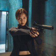 Jadi Sosok Ibu dan Sniper, Simak 7 Potret Gong Hyo Jin di Drakor A Bona Fide Killer