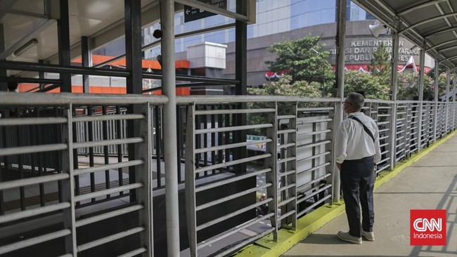 20 Titik Pelat Baja Hilang, JPO Bulungan Jaksel Ditutup Sementara