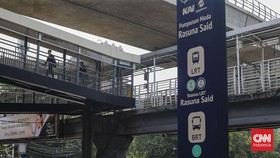 Pemprov DKI Jakarta akan menghubungkan dua JPO milik Pemprov DKI dengan JPO milik LRT Jabodebek yang berdekatan guna menciptakan konektivitas anta