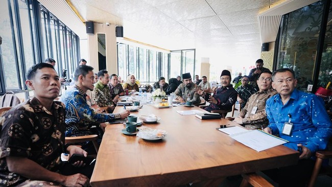 Kementerian Sosial menerima usulan lahan pembangunan Sekolah Rakyat dari Pemerintah Kabupaten Musi Banyuasin serta data usulan bantuan stimulan ekonomi bagi masyarakat terdampak bencana dari Pemerintah Kabupaten Aceh Timur 

Usulan tersebut disampa