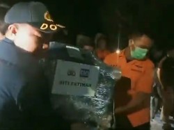 Video: Jenazah Korban KM Mutiara Sentosa 2 Tiba di Makassar Bersama Anaknya