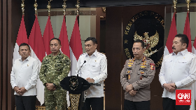 Menko Polkam Djamari Chaniago memastikan kondisi di seluruh Indonesia aman dan terkendali.