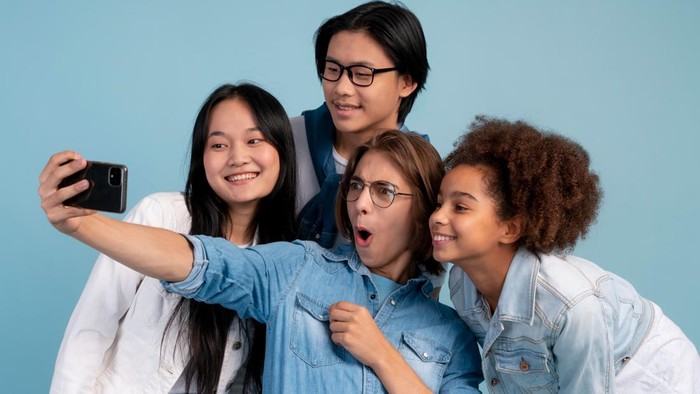 15 Istilah Nyeleneh Gen Z yang Viral di Medsos, Bukan Cuma 