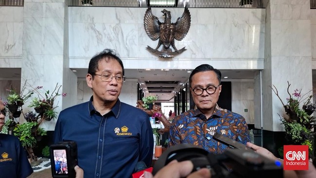Menteri Keuangan Purbaya Yudhi Sadewa dan Chief Operating Officer (COO) Danantara Indonesia sekaligus Kepala Badan Pengelola (BP) BUMN Dony Oskaria sepakat mengalihkan kepemilikan saham konsorsium badan usaha milik negara (BUMN) di PT Kereta Cepat In