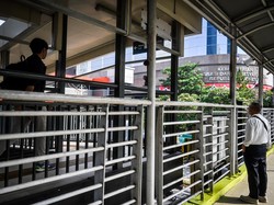 1 JPO Dekat tapi Tak Tersambung di Rasuna Dibongkar, Target Selesai 3 Pekan