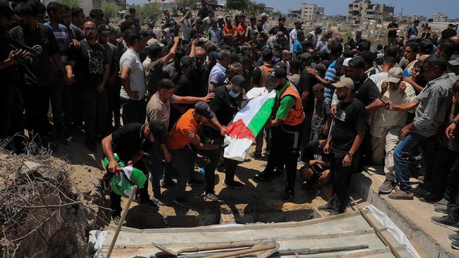 Pemakaman Massal 112 Jenazah yang Baru Ditemukan di Reruntuhan Gaza