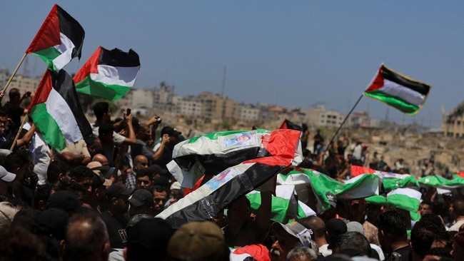 Pemakaman 112 Jenazah yang Baru Ditemukan di Reruntuhan Gaza