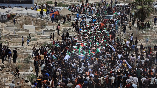 Pemakaman 112 Jenazah yang Baru Ditemukan di Reruntuhan Gaza