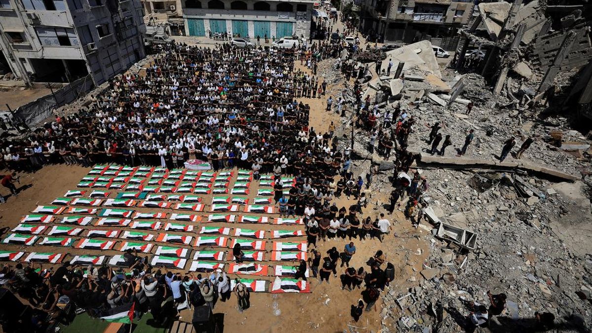 FOTO: Pemakaman 112 Jenazah yang Baru Ditemukan di Reruntuhan Gaza