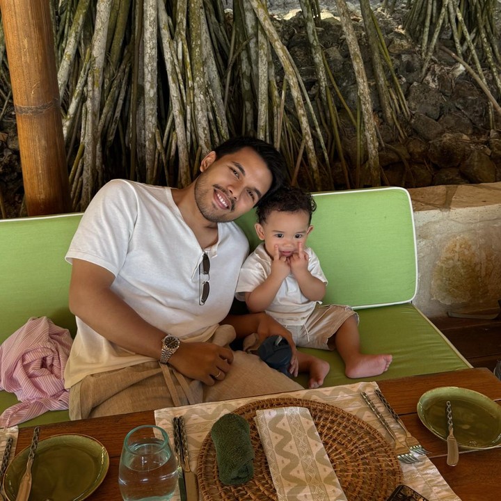<p>Perjalanan ke Sumba ini menjadi yang pertama bagi Aaliyah dan Thariq setelah&nbsp;resmi menyandang status&nbsp;orang tua. Pasangan ini tampaknya sudah merencanakan liburan ke Sumba untuk <em>quality time</em> di tengah kesibukan. (Foto: Instagram @aaliyah.massaid)</p>