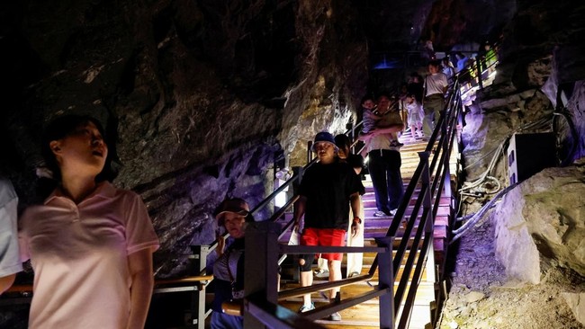 Gua Gwangmyeong Jadi Tempat Ngadem dari Gelombang Panas
