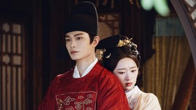 Ding Yuxi dan Deng Enxi dalam drama China The Road to Splendor (2026).