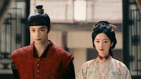 Ding Yuxi dan Deng Enxi dalam drama China The Road to Splendor (2026).