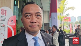 Istana melalui Menteri Sekretaris Negara Prasetyo Hadi buka suara mengenai langkah Kementerian Keuangan yang mengambil alih saham Kereta Cepat dari konsorsium BUMN PT Kereta Cepat Indonesia China (KCIC).