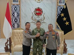 Perkuat Sinergi TNI-Polri, Kapolda Metro dan Pangdam Jaya Kunjungi Dankorbrimob Polri