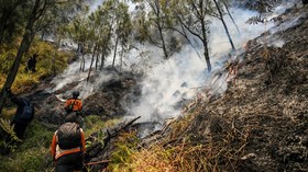 Firefighters battle a wildfire in the Bromo Tengger Semeru National Park near Mount Bromo in Probolinggo, East Java province on August 6, 2026. (Photo by JUNI KRISWANTO / AFP)