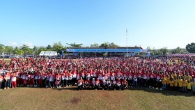 Kegiatan Senam Sehat Masyarakat Sehat dan Hebat serta Sosialisasi Wawasan Kebangsaan dan Cinta Tanah Air di Lapangan Cenderawasih, Kabupaten Biak Numfor, Papua, Senin (3/8/2026).