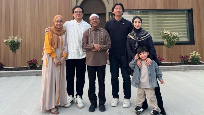 Potret Nikita Willy Ikut Resmikan Masjid di Kanada Bareng Cindy Fatikasari