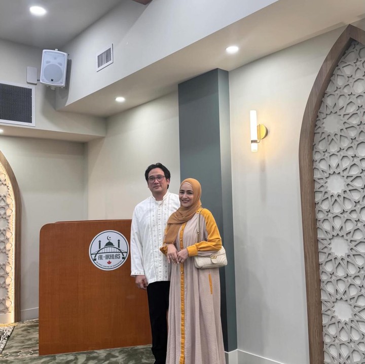 <p>Tak hanya berdua, mereka juga hadir bersama Cindy Fatikasari dan Tengku Firmansyah yang telah menetap di negara tersebut. Momen ini dibagikan langsung melalui beberapa foto yang diunggah di akun Instagram pribadi.&nbsp;(Foto: Instagram @tengku_firmansyah)</p>