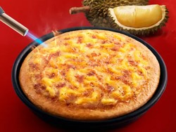 Unik! Kini Ada Pizza Topping Durian Brulee yang Creamy Legit
