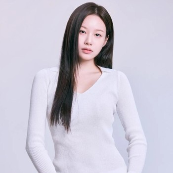 Intip Pesona Menawan Park Yoo Na di Foto Profil Terbaru