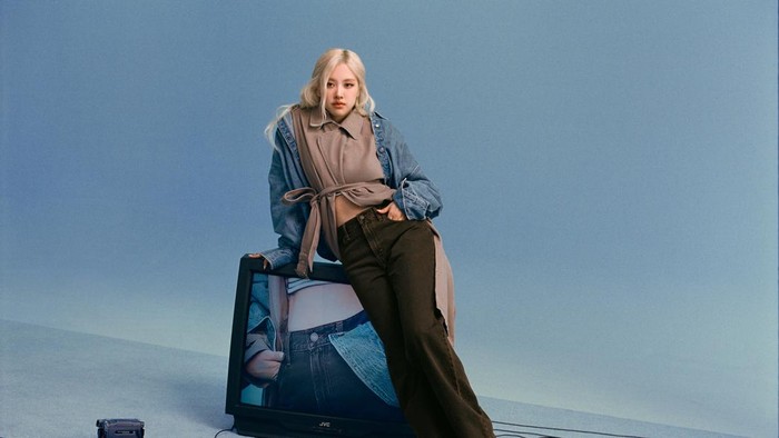 Inspirasi Gaya Preppy dengan Sentuhan 'Loose' ala Rose & Levi's