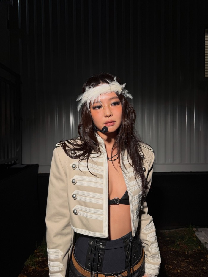 Selain dibuat antusias dengan penampilan Jennie BLACKPINK di Lollapalooza 2026, ada satu alasan lain yang bikin bulan ini terasa lebih spesial, yakni debut anniversary ke-10 yang jatuh pada 8 Agustus 2026. Foto: instagram.com/jennierubyjane