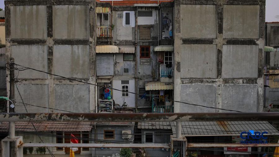 Suasana aktivitas penduduk di area Rumah Susun (Rusun) Klender, Jakarta, Kamis (6/8/2026). Pemerintah Provinsi DKI Jakarta berencana bakal merevitalisasi Rusun Klender sebagai bagian dari upaya menyediakan kediaman nan lebih layak. (CNBC Indonesia/Fais