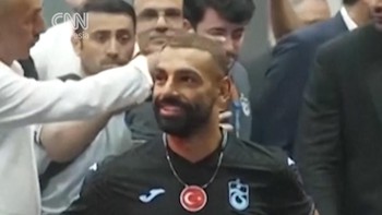 Momen Salah Disambut Fans Jelang Gabung Klub Baru Trabzonspor
