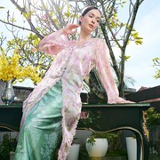 BeauPicks: 6 Rekomendasi Kebaya Panjang dan Rok untuk Gaya Hijab yang Elegan