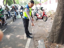 Pemotor Tewas Usai Tabrak Trotoar di Jalan Juanda Depok