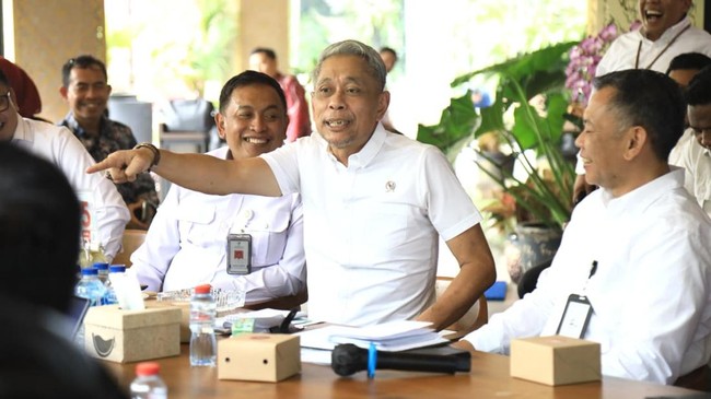 Wakil Menteri Sosial Agus Jabo Priyono di Kantor Kemensos, Jakarta Pusat, Rabu (5/8/2026).