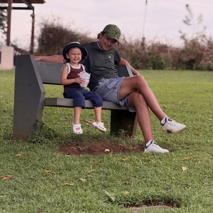 <p>Di tengah kesibukan, Adipati selalu meluangkan waktu untuk<em> quality time</em> dengan sang putri. Tak hanya menghabiskan waktu di rumah, Adipati juga sering mengajak putrinya ini jalan-jalan atau <em>traveling</em>, Bunda. (Foto: Instagram @adipati)</p>