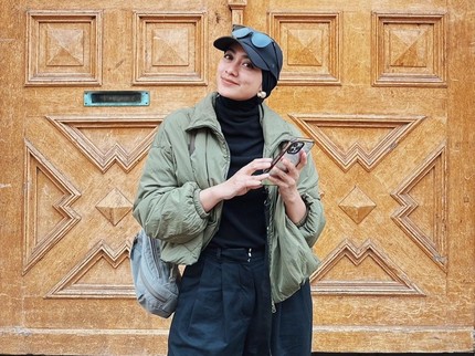 Ayudia Bing Slamet Bagikan Rahasia Tampil Stylish Tanpa Ribet dengan Hijab