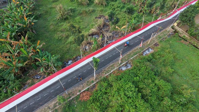 Bendera Merah Putih Raksasa Mulai Berkibar Sambut HUT ke-81 Kemerdekaan RI