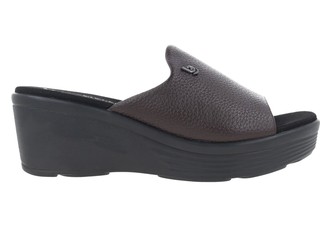 Sandal Wedges Kulit Asli Bikin Kaki Nggak Pegal, Ini Rahasianya