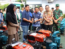 Bupati Bone Salurkan 700 Pompa Air dari Kementan untuk Atasi Kekeringan