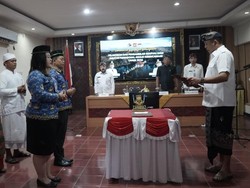 Lantik 6 Analis Kebencanaan BPBD Karangasem, Gus Par Ingatkan Perkuat Mitigasi