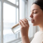 Manfaat Rutin Minum Air Putih Setelah Bangun Tidur Bagi Tubuh