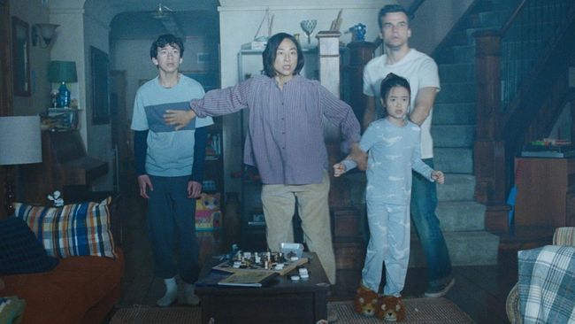 Hideaway. (L-R) Noah Alexander Sosnowski as Graham, Greta Lee as Ann, Riley Chung as Ruth and Wagner Moura as Jason in Hideaway. Cr. Courtesy Netflix © 2026