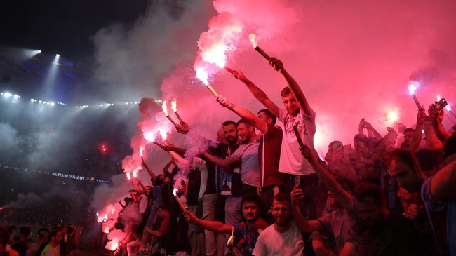 Gemuruh Suporter Trabzonspor Sambut Mohamed Salah