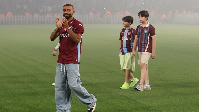 Gemuruh Suporter Trabzonspor Sambut Mohamed Salah