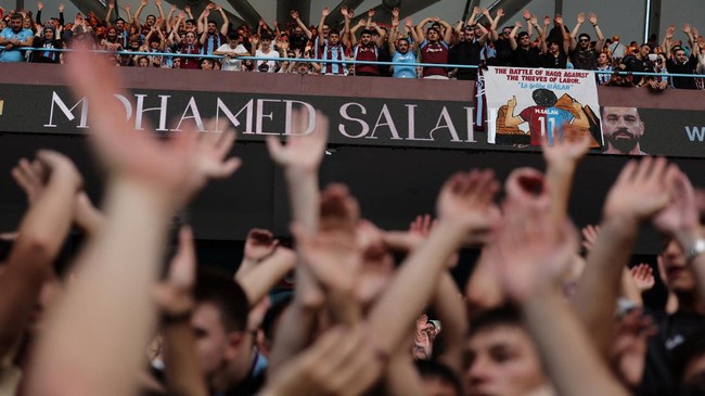Gemuruh Suporter Trabzonspor Sambut Mohamed Salah