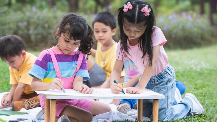 Ilustrasi Anak Mewarnai