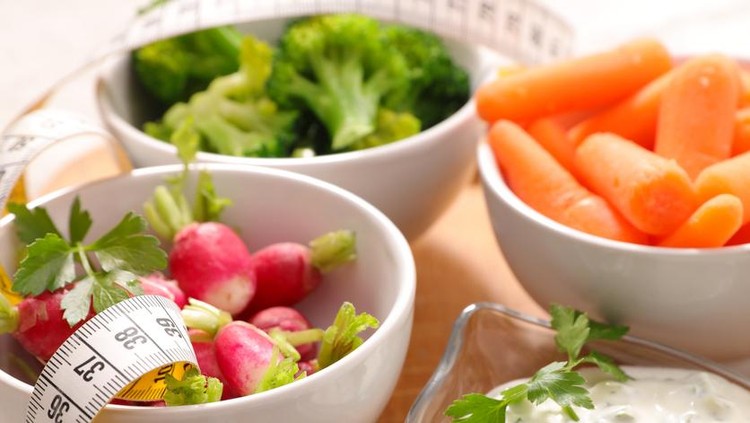vegetable and dip&comma;diet food concept