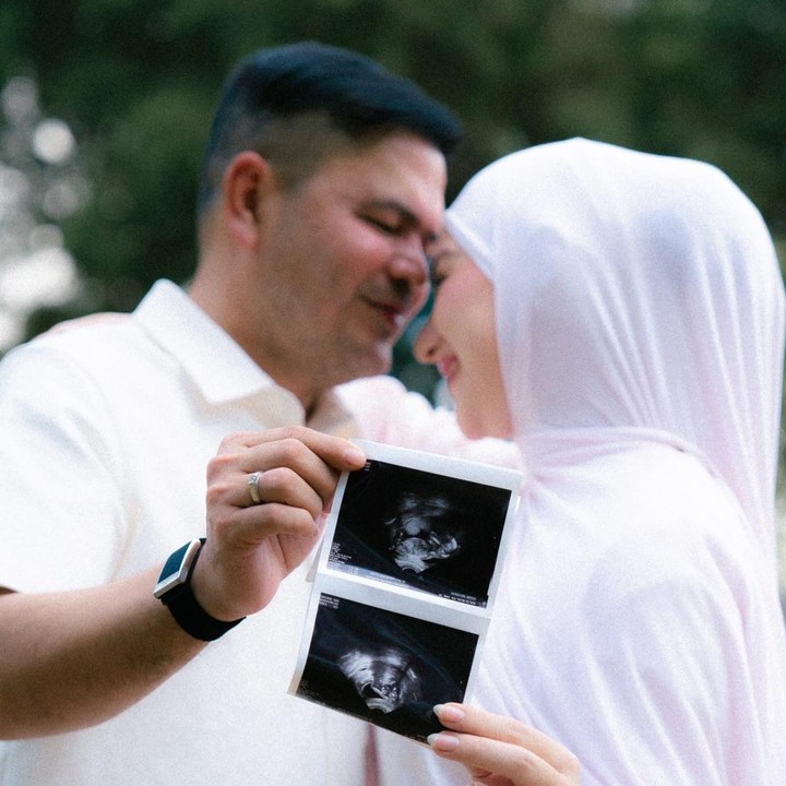 <p>Kabar bahagia datang dari artis Irish Bella, Bunda. Pada Kamis (6/8/26), Irish Bella mengumumkan kabar kehamilan pertamanya dari pernikahan dengan Haldy Sabri. Sang aktris membagikan kabar bahagia ini melalui unggahan di Instagram miliknya. (Foto: Instagram @_irishbella_)</p>